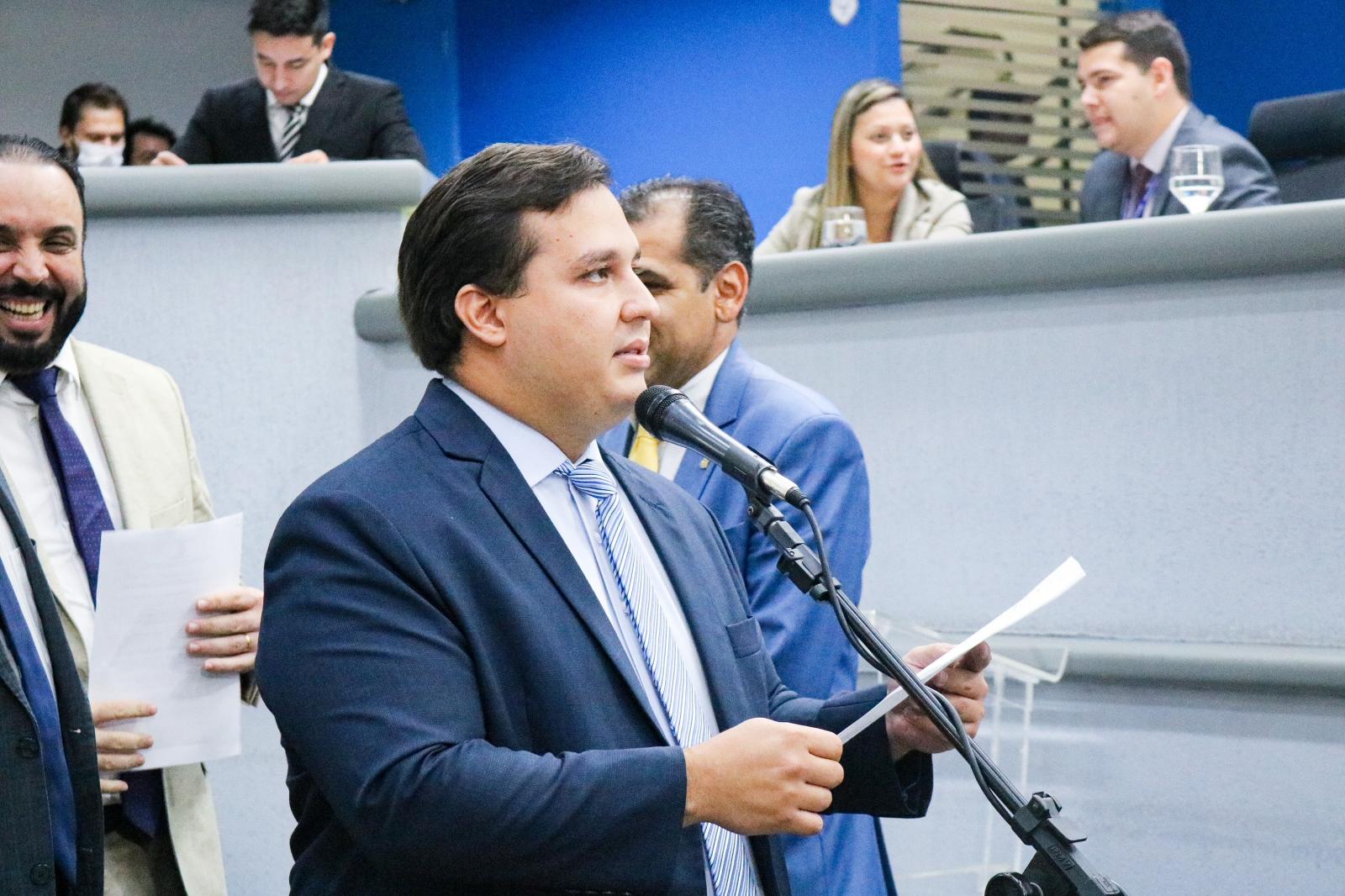 William Maksoud solicita operação tapa-buraco em vários bairros.