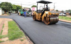 COM RECAPEAMENTO DA RUA ANTÔNIO MORAES RIBEIRO, PREFEITURA CONCLUI PAVIMENTAÇÃO NA VILA NASSER.