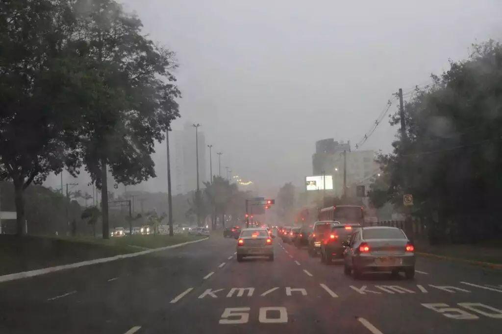 A Defesa Civil Municipal confirma  previsão, chove em diversas regiões de Campo Grande
