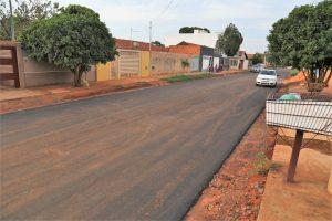 PREFEITURA CONCLUI PAVIMENTAÇÃO EM TRECHO DE RUAS DO JARDIM TARUMÃ.