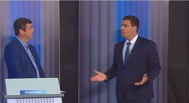 'Bolsonaro sabia do orçamento, o senhor não', dispara Eduardo Riedel para Contar