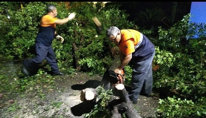 A Defesa Civil Municipal de Campo Grande, esteve nas ruas da cidade trabalhando duro,  para normalizar o mais rápido possível a cidade.
