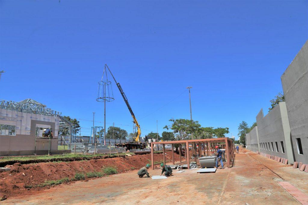 PREFEITURA COMEÇA A INSTALAR ILUMINAÇÃO DECORATIVA NA 14 DE JULHO, AVENIDAS E ROTATÓRIAS