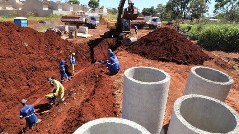 LIBERADO O TRÂNSITO NA TRÊS BARRAS EM TRECHO COM OBRAS DE PROLONGAMENTO.
