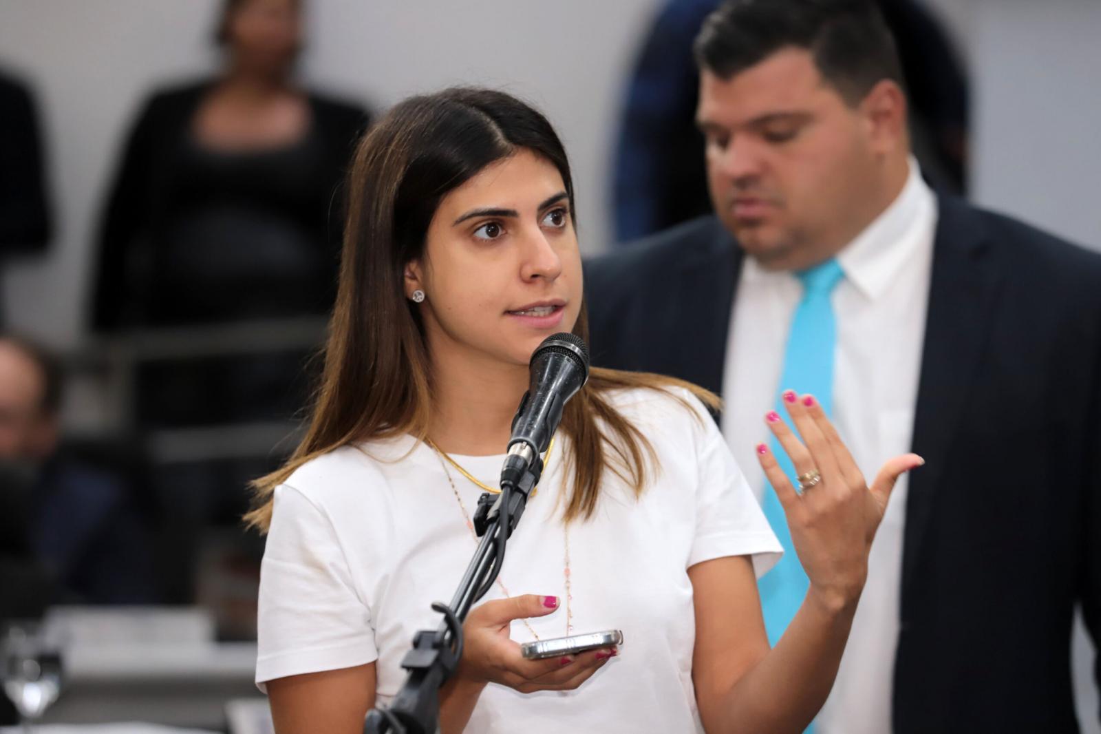 “Palavra dada não se volta atrás”, defende Camila Jara sobre acordo da prefeitura com professores para reajuste.