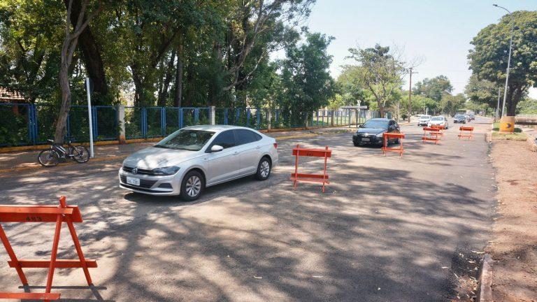 PREFEITURA LIBERA TRÂNSITO EM DUAS PISTAS NA ERNESTO GEISEL APÓS REFAZER TRECHO DE CANAL.