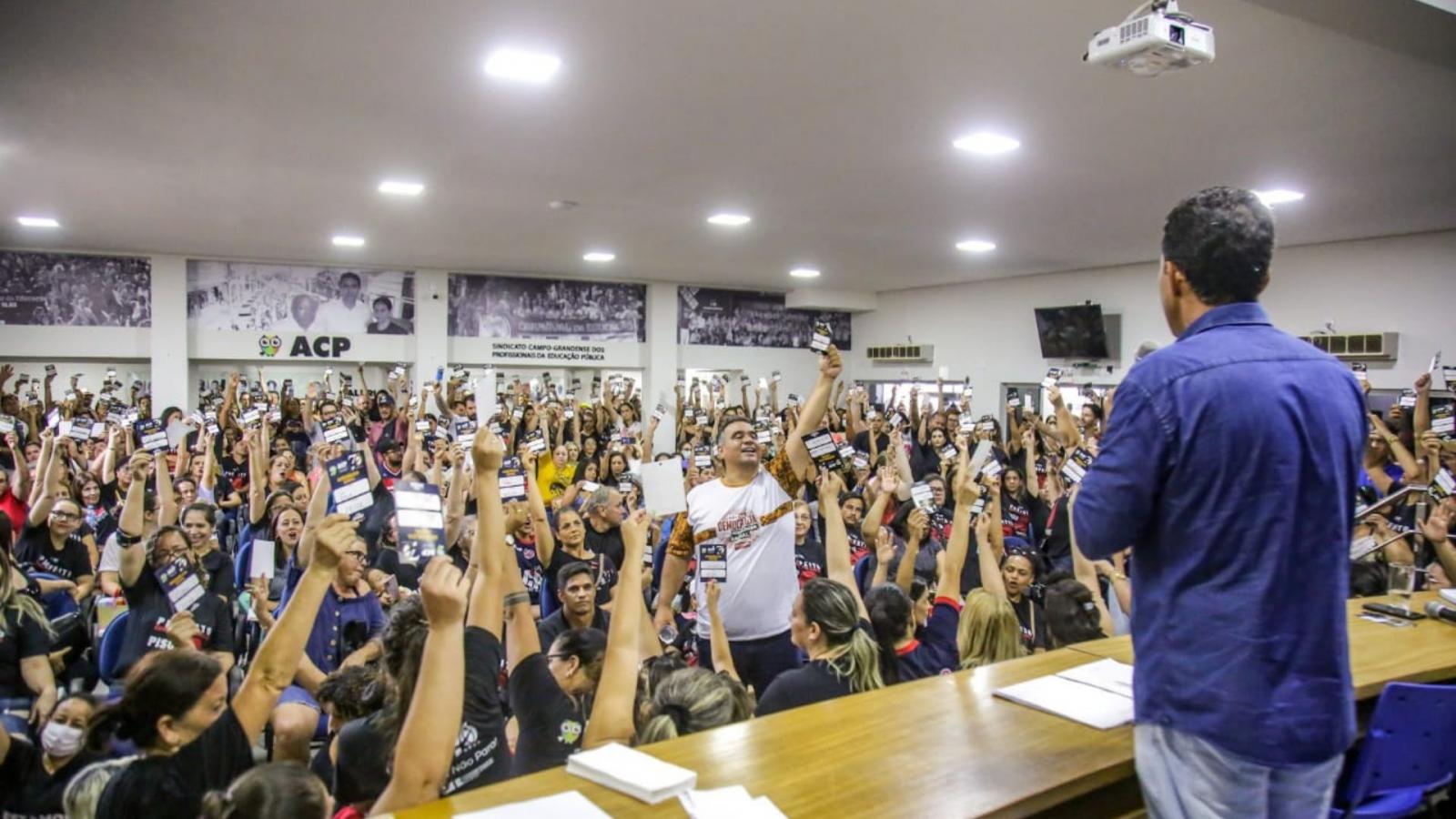 Prefeitura não descarta entrar na Justiça contra greve dos professores em Campo Grande