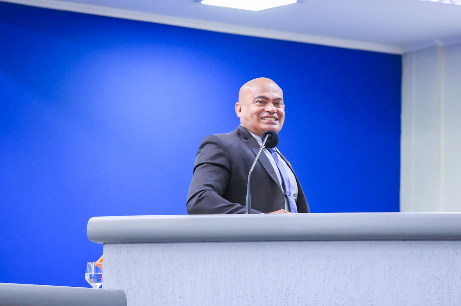 Projeto de Ronilço Guerreiro abre espaço para apresentações artísticas na Câmara Municipal.