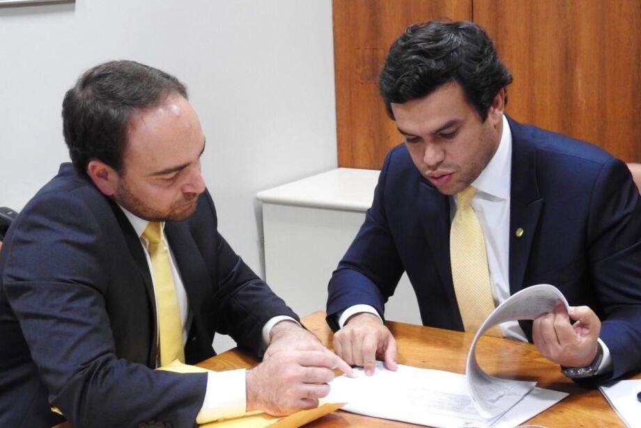 Quatro deputados são cotados e critério político pode definir secretariado de Eduardo Riedel. Quatro deputados são cotados e critério político pode definir secretariado de Eduardo Riedel.