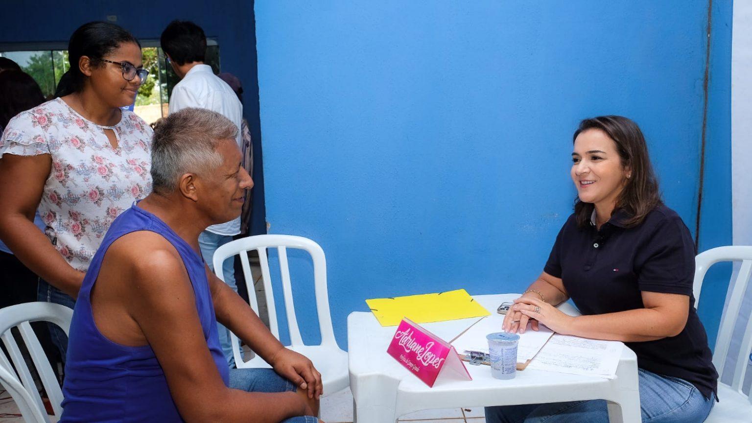 PREFEITA ADRIANE LOPES LEVA GABINETE ITINERANTE AO NÚCLEO INDUSTRIAL OESTE.