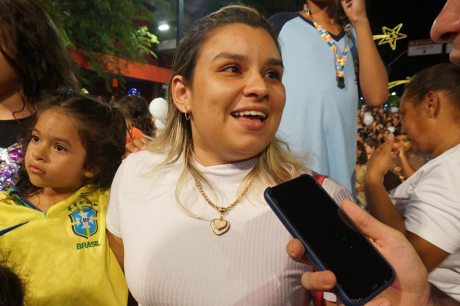 SHOW INFANTIL E PARADA NATALINA ATRAEM 8 MIL PESSOAS PARA A 14 DE JULHO.