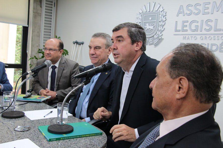 Eduardo Riedel mantém organograma com 11 secretarias, mas cria 16 secretarias executivas Eduardo Riedel mantém organograma com 11 secretarias, mas cria 16 secretarias executivas