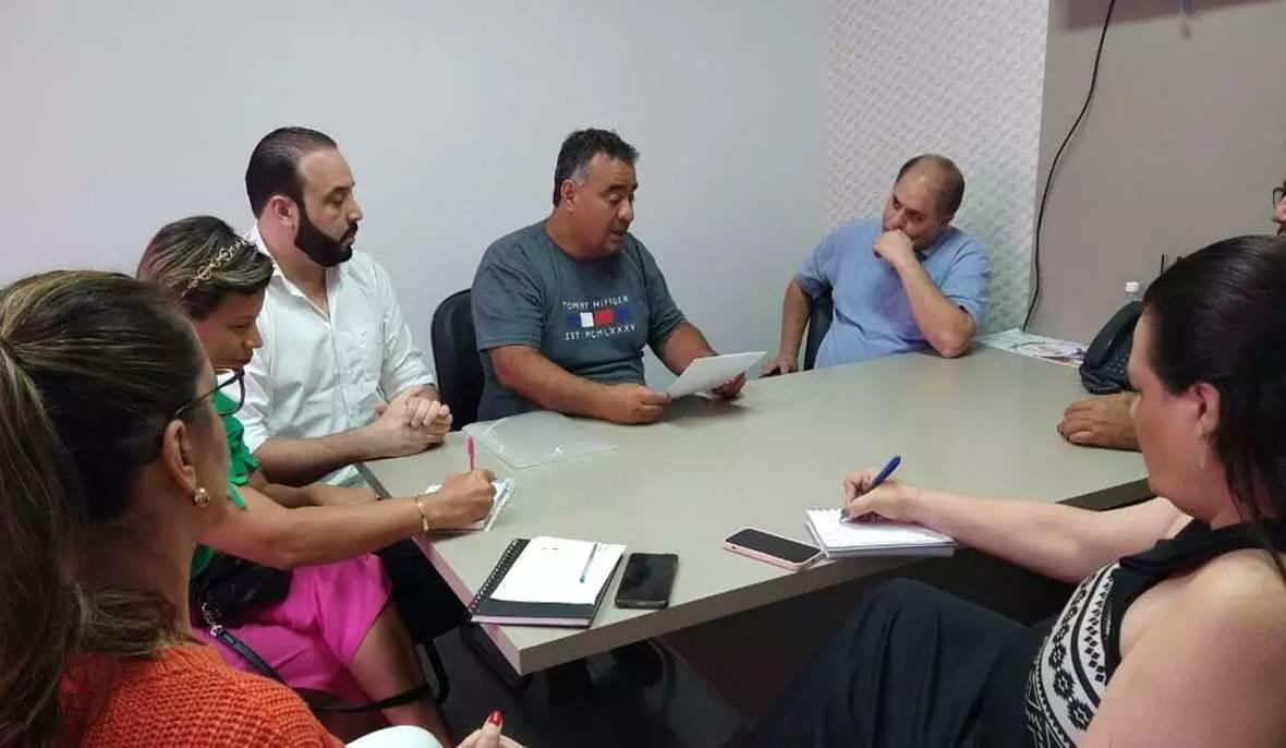 Impasse com prefeita continua: professores querem reajuste de 10,39% até março de 2023.