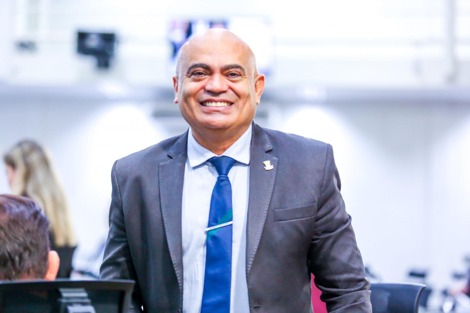 Profissionais indicam médicos e Ronilço Guerreiro faz homenagem com entrega Medalha Legislativa “Doutor William Maksoud”.