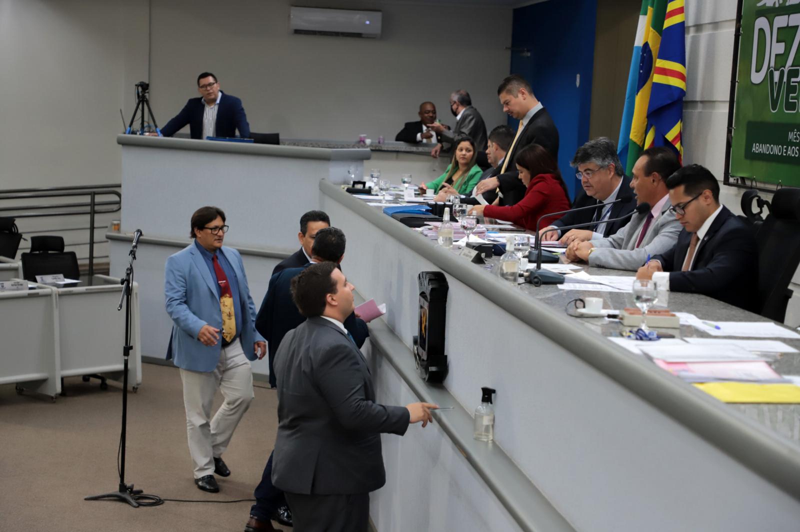 Vereadores aprovam 19 projetos de lei na sessão desta quinta-feira.