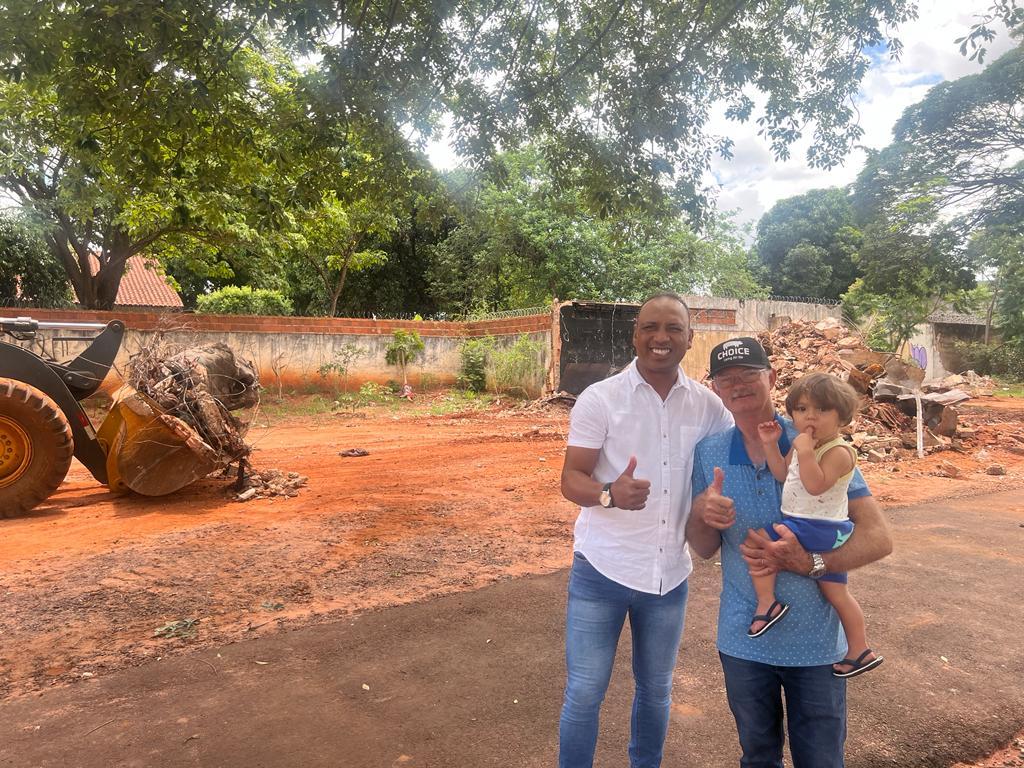 2023 começou com trabalho do vereador Junior Coringa no bairro Universitário.