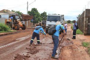 PREFEITURA RECUPERA ESTRAGOS DA CHUVA E JÁ PLANEJA RECONSTRUÇÃO DE TRECHO DE CALÇADA NO LAGO DO AMOR. PREFEITURA RECUPERA ESTRAGOS DA CHUVA E JÁ PLANEJA RECONSTRUÇÃO DE TRECHO DE CALÇADA NO LAGO DO AMOR.