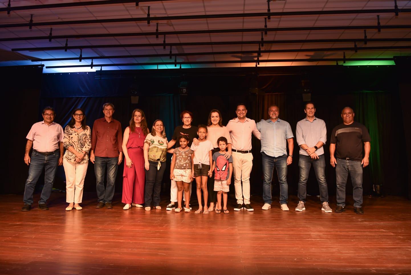 PREFEITURA INAUGURA SALA DE LEITURA E DE TEATRO NO JARDIM NOROESTE . PREFEITURA INAUGURA SALA DE LEITURA E DE TEATRO NO JARDIM NOROESTE .