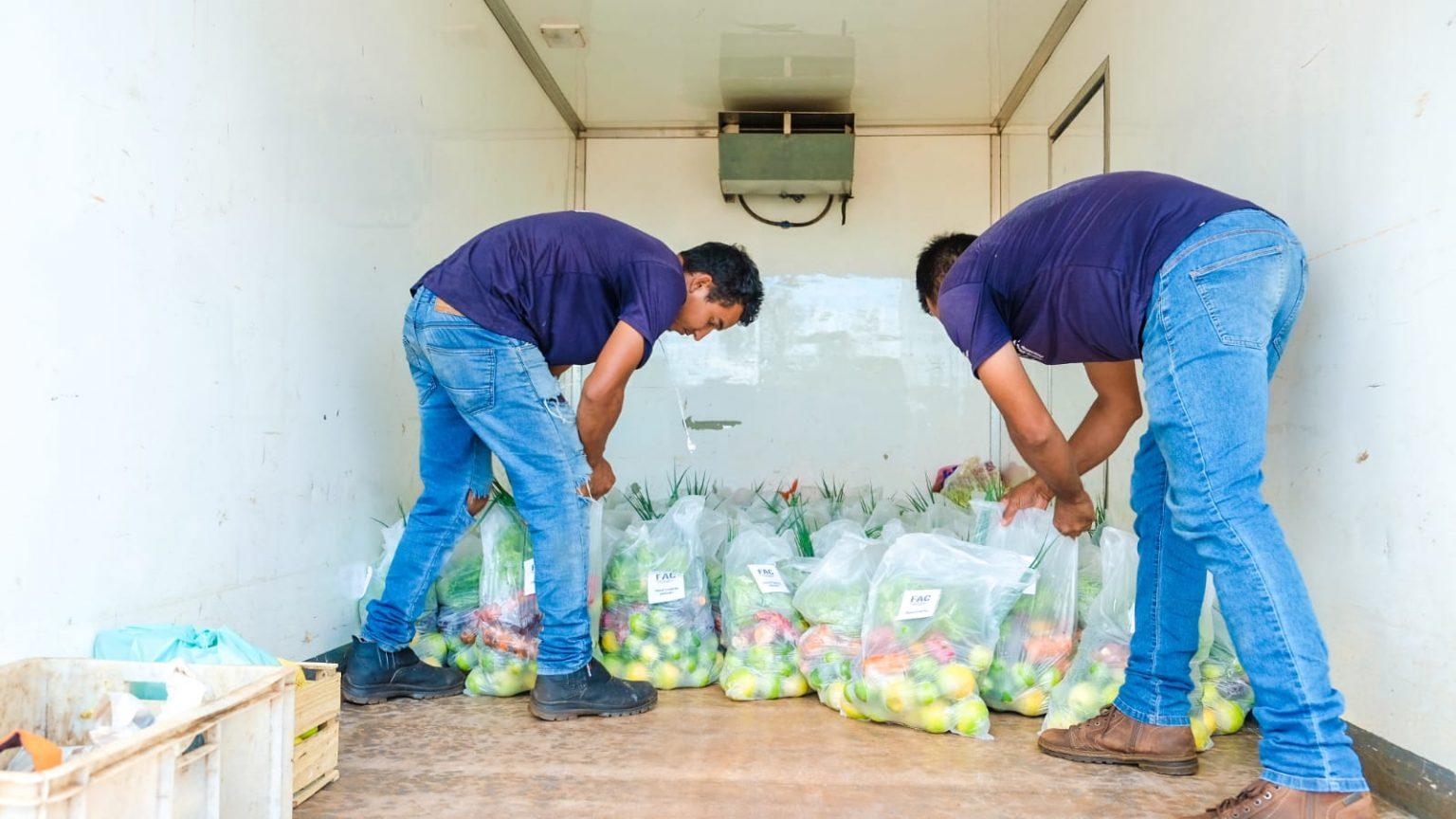 PREFEITURA LEVA CESTAS DE ALIMENTOS PARA MAIS DE 100 FAMÍLIAS EM SITUAÇÃO DE VULNERABILIDADE NA CAPITAL.