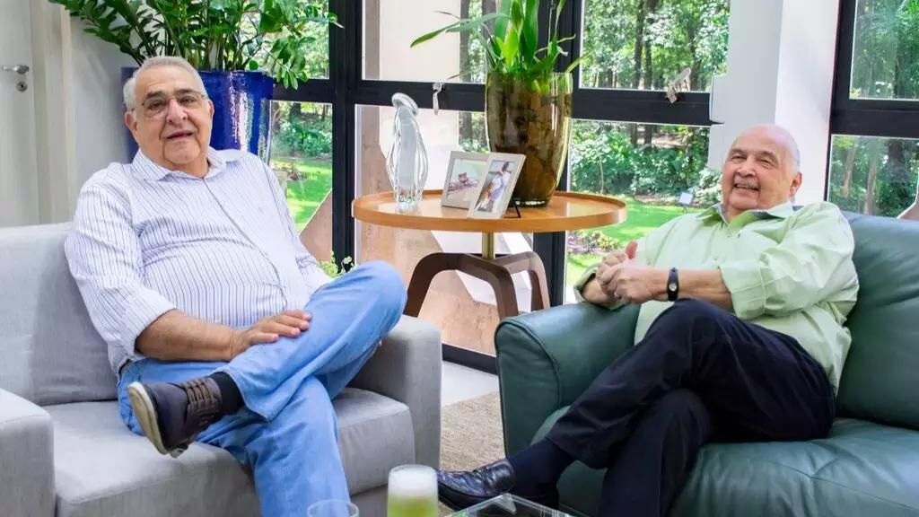 Caciques da política conversam em tempos de poder em jogo. Caciques da política conversam em tempos de poder em jogo.