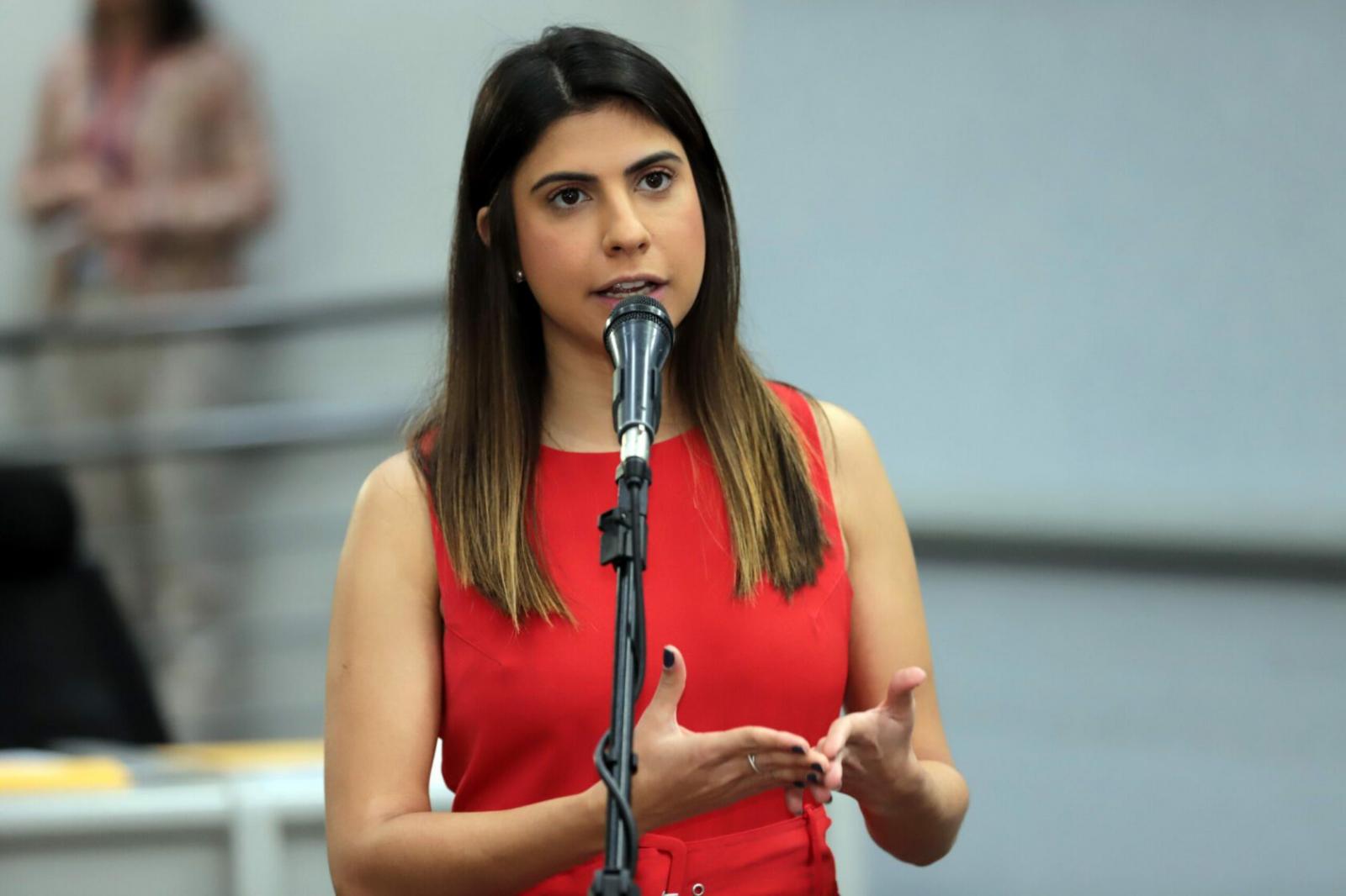Camila Jara renuncia a mandato de vereadora para assumir cadeira em Brasília 