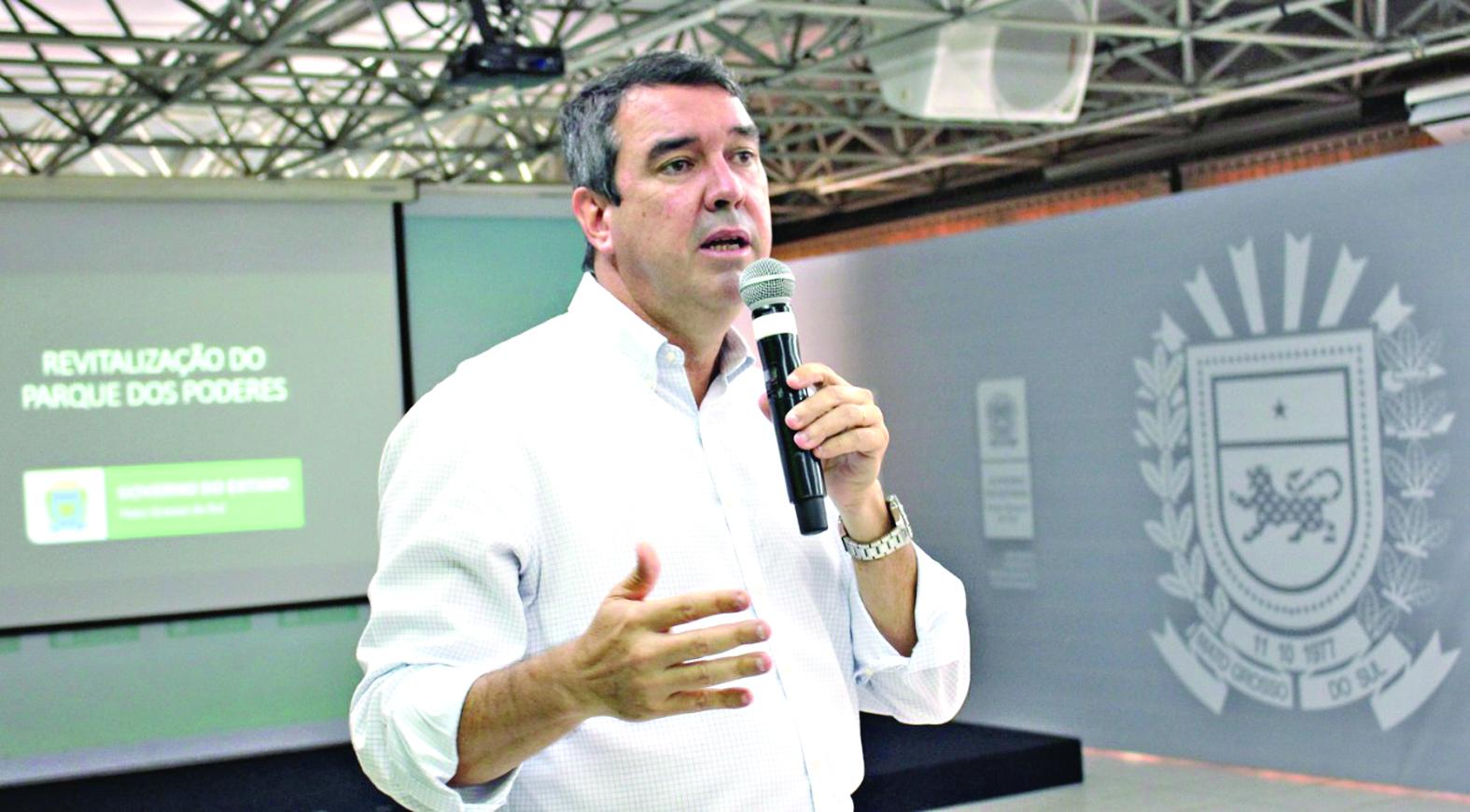 Governador Eduardo Riedel cumpre 1ª promessa e 152 mil famílias não vão pagar conta luz até março de 2024.
