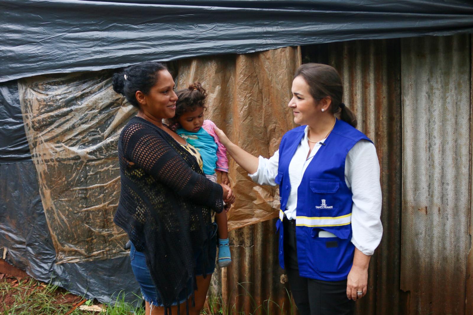 Prefeita Adriane Lopes,  mobiliza equipes da prefeitura Municipal de Campo Grande, para limpeza e atendimento á população.