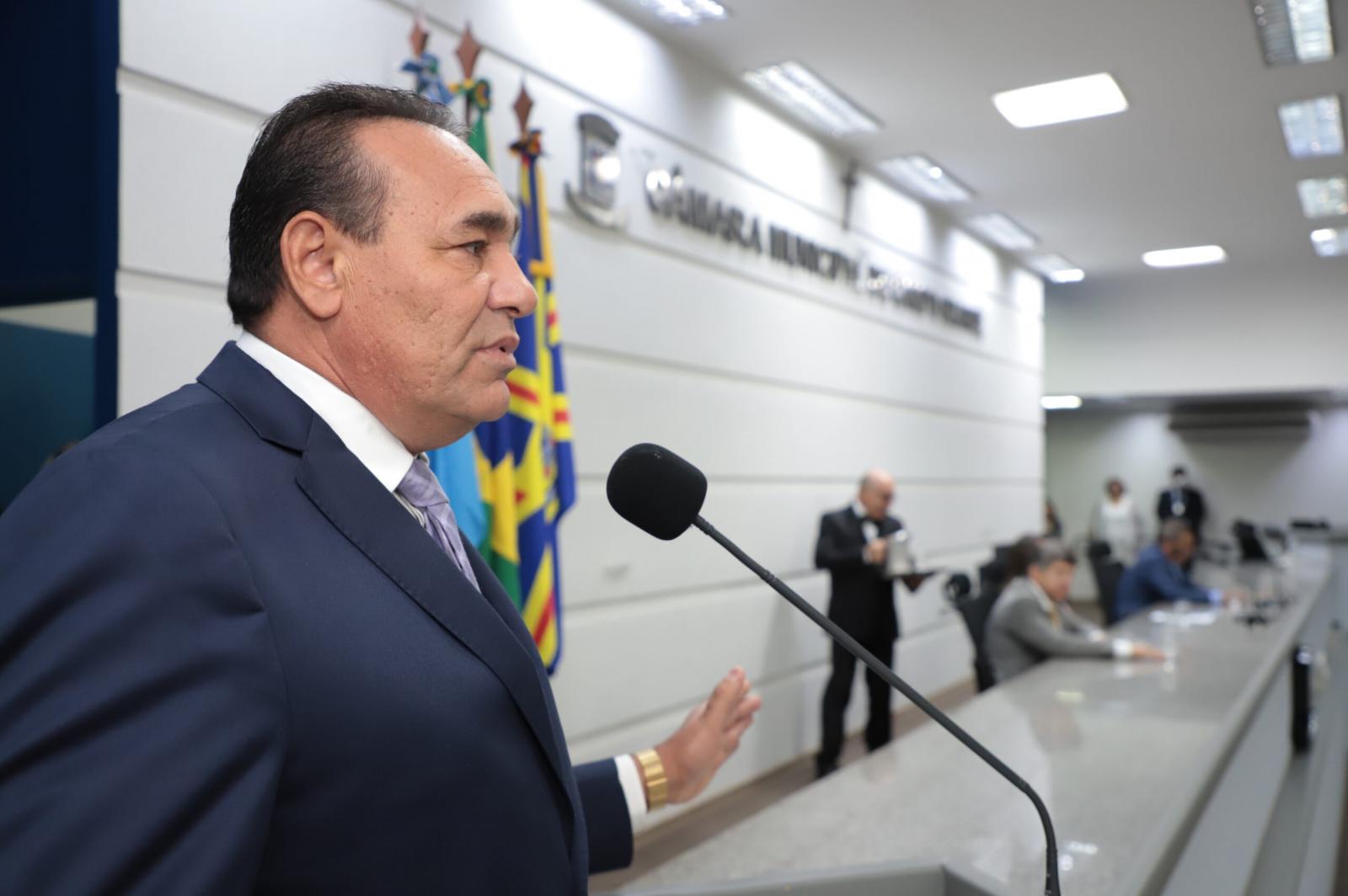 Reconduzido à presidência da Câmara, Carlão destaca: “se ouvirmos a sociedade, vamos errar menos”.