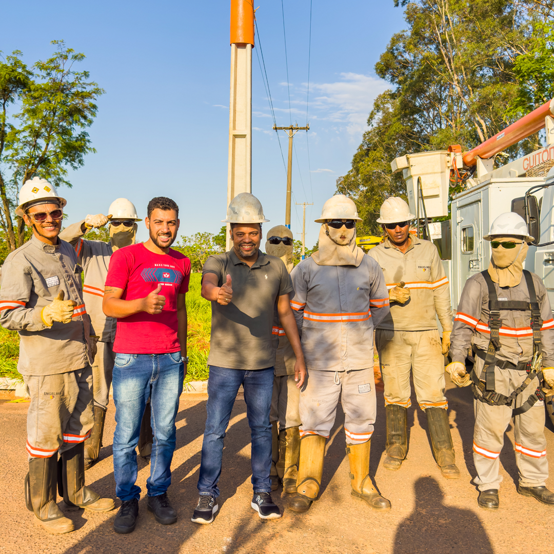 Vereador Professor Riverton leva iluminação pública esperada há anos por moradores do Bairro Nova Serrana.