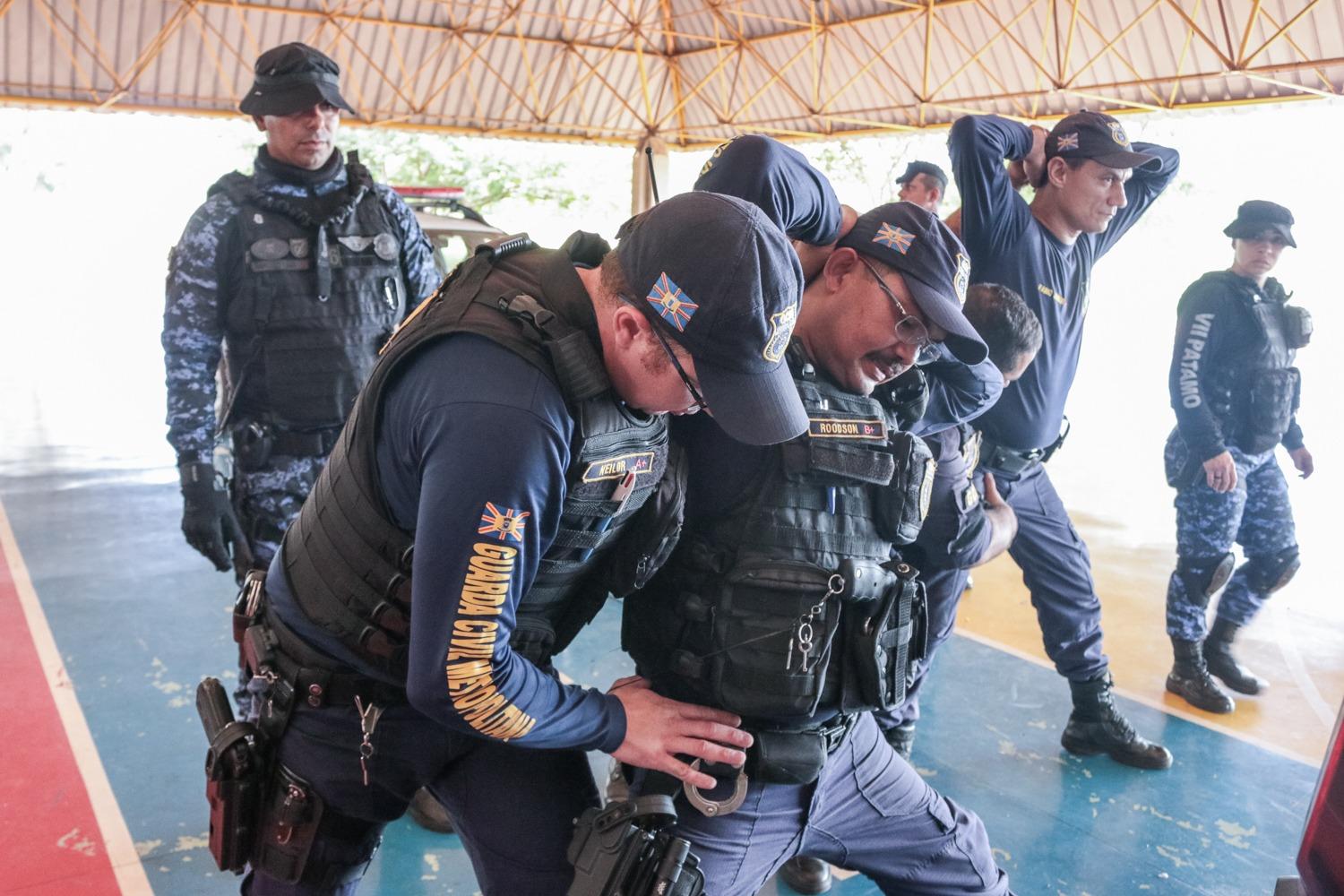 PREFEITURA PROMOVE TREINAMENTO COM AGENTES DA GUARDA CIVIL MUNICIPAL.