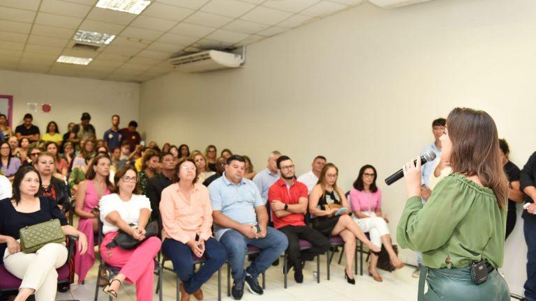 CASA DA MULHER COMPLETA OITO ANOS DE FUNCIONAMENTO COM MAIS 900 MIL ENCAMINHAMENTOS.