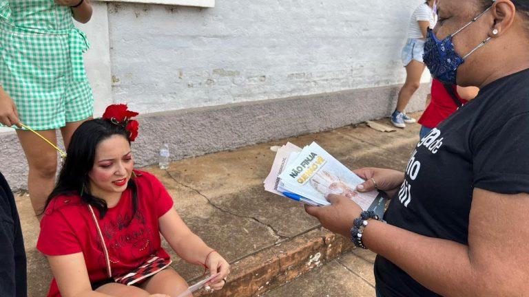 SERVIÇO DE ABORDAGEM SOCIAL REALIZA AÇÃO DE COMBATE À VIOLAÇÃO DE DIREITOS DAS CRIANÇAS DURANTE O CARNAVAL.