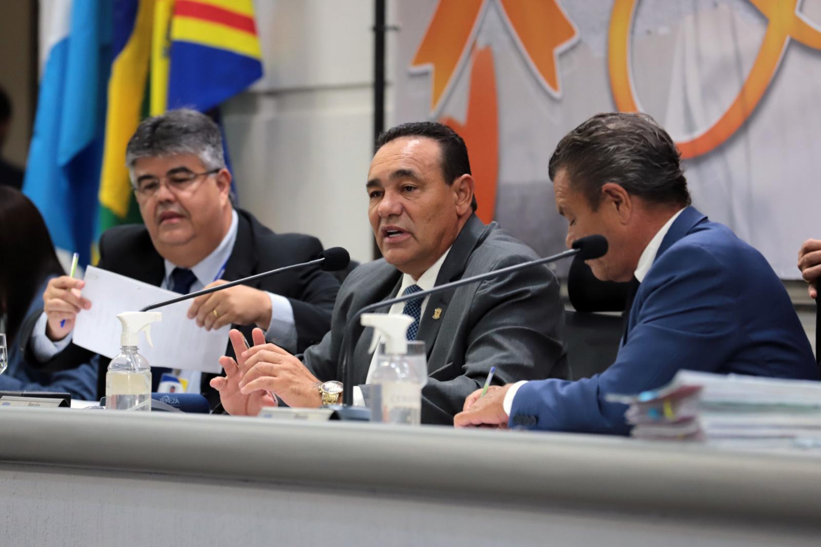 Carlão destaca papel do Legislativo como guardião dos recursos públicos e a aprovação de seis projetos de Lei na 1ª sessão ordinária do ano.