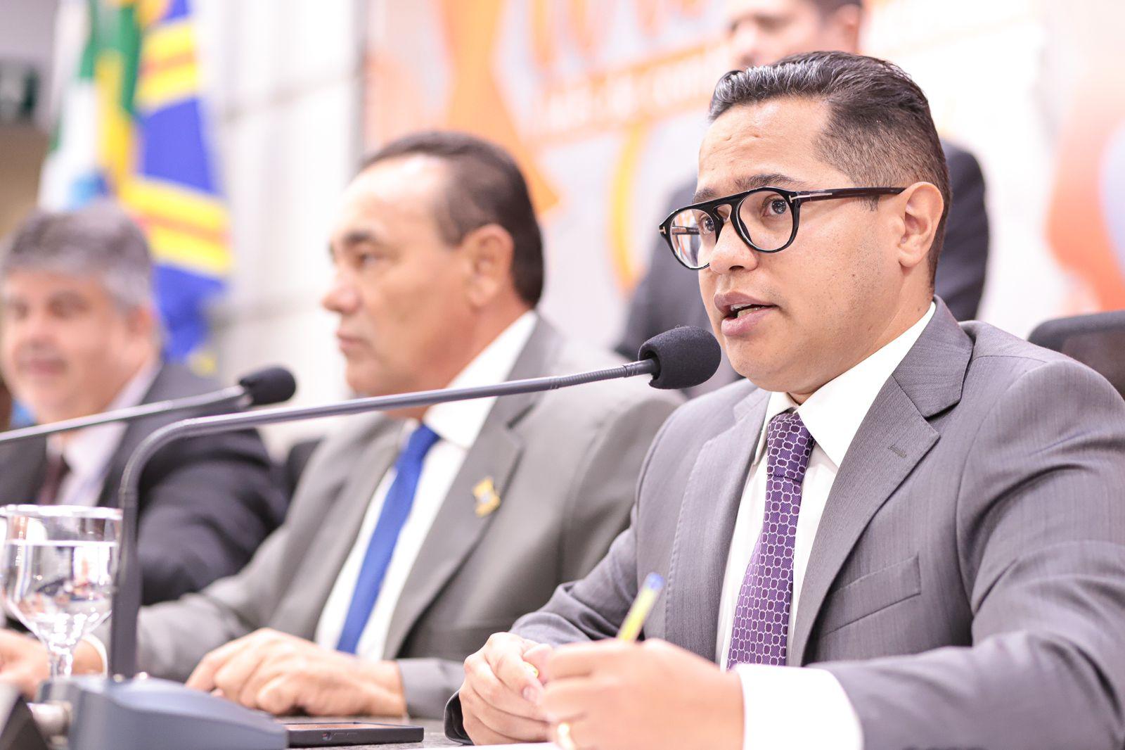 Papy assume relatoria do Orçamento 2024 com o foco nos problemas financeiros da Capital.