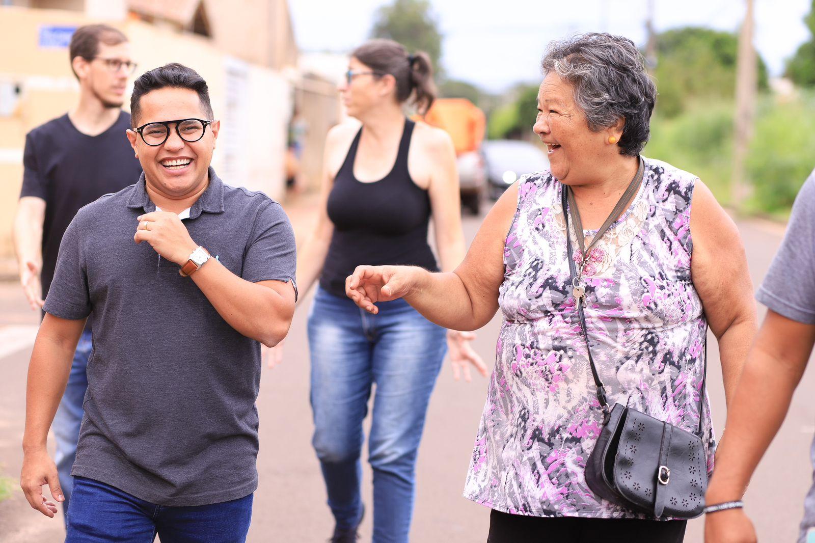 Papy volta com projeto “Pé no Bairro” e visita moradores do Sírio Libanês.
