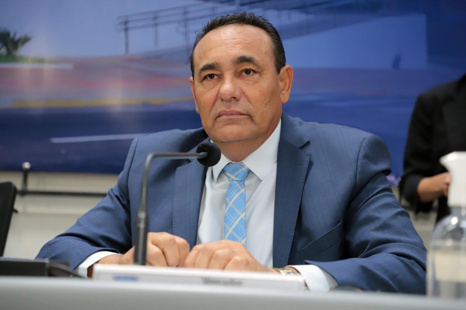 Vereador Carlão garante instalação de redutor de velocidade na Rua Zulmira Borba, em frente a EMEI e Unidade Básica de Saúde.