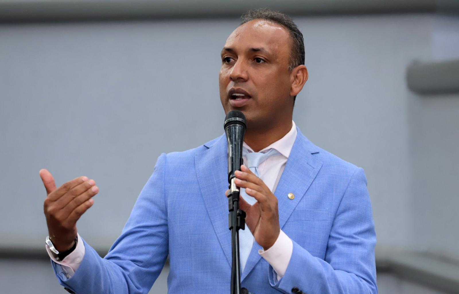 Vereador Junior Coringa lança projeto de lei que irá combater violência e abuso infantil em Campo Grande.