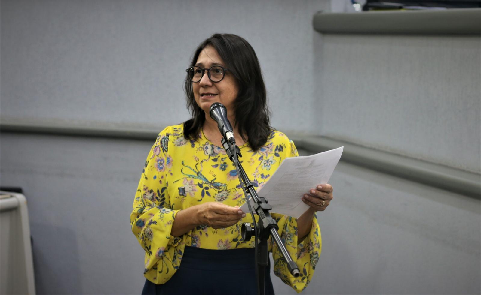 Vereadora Luiza Ribeiro protocola requerimento solicitando informações referentes à crise financeira do HCAA.