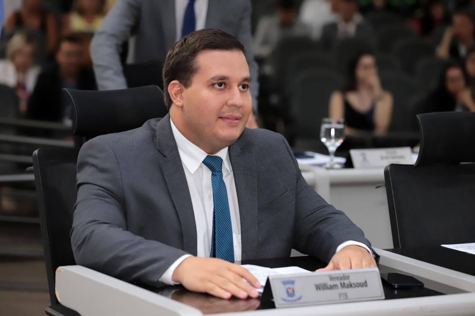 William Maksoud visa segurança e solicita rondas no bairro Vila Gomes.