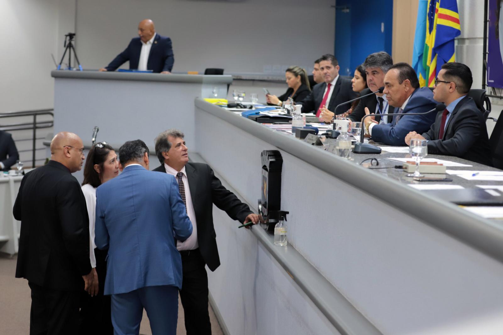 Vereadores votam cinco projetos de lei na sessão de terça-feira.