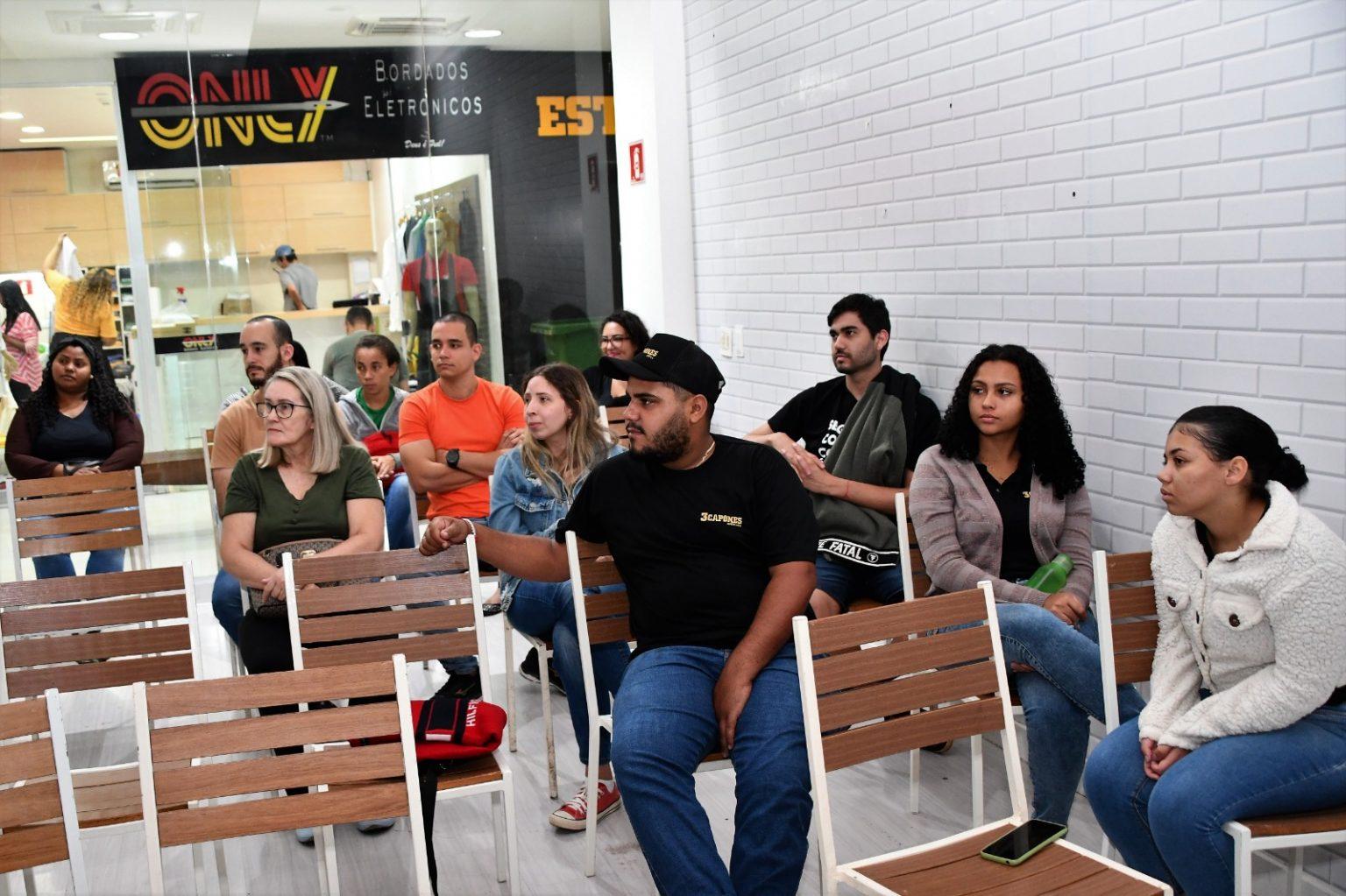 PARA FOMENTAR A ECONOMIA, PREFEITURA LEVA CURSO DE HIGIENE E MANIPULAÇÃO DE ALIMENTOS PARA SHOPPINGS. PARA FOMENTAR A ECONOMIA, PREFEITURA LEVA CURSO DE HIGIENE E MANIPULAÇÃO DE ALIMENTOS PARA SHOPPINGS.