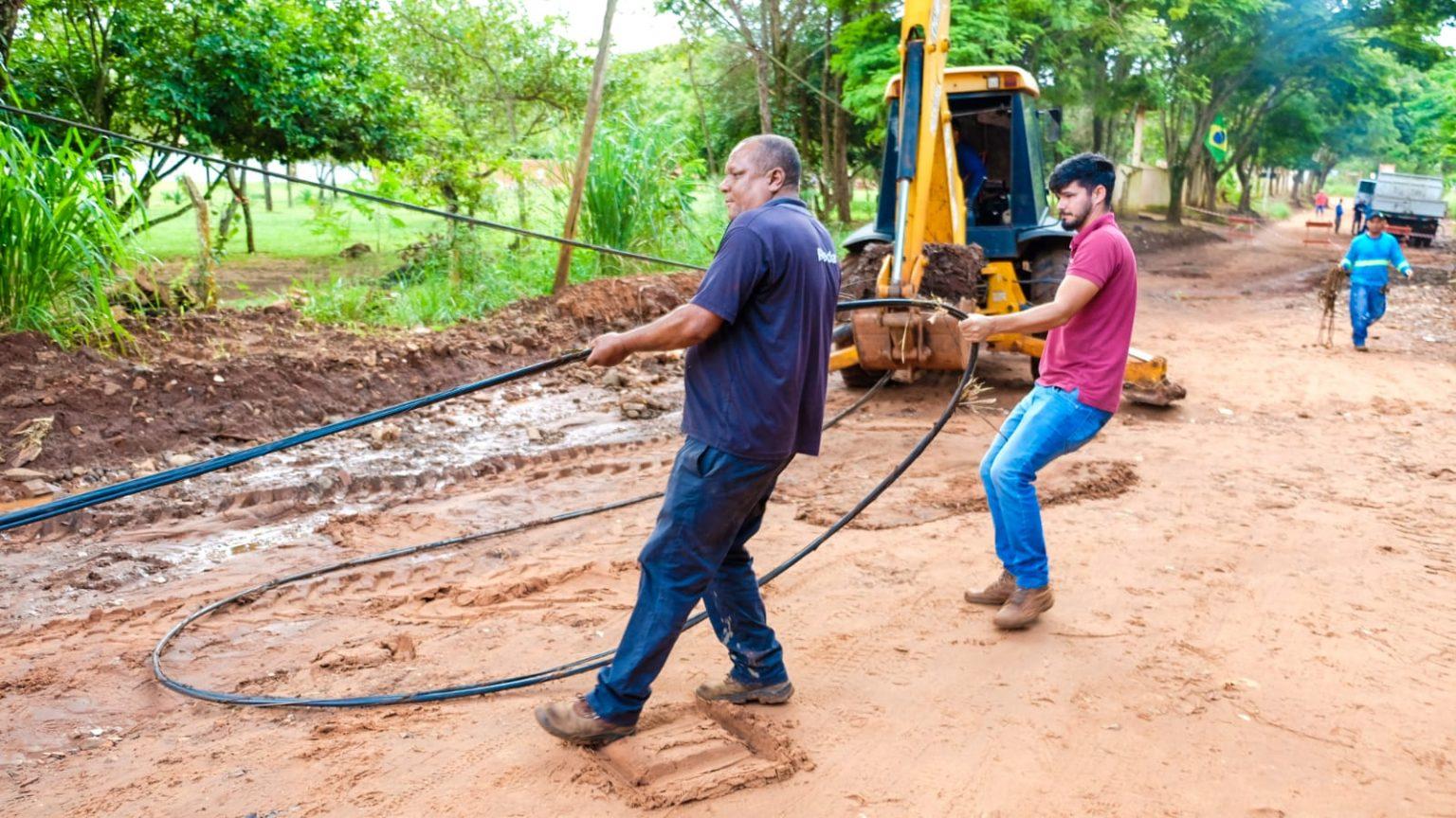 PREFEITA ADRIANE LOPES MOBILIZA EQUIPES PARA RECUPERAÇÃO E LEVANTAMENTO DE DANOS APÓS CHUVAS.