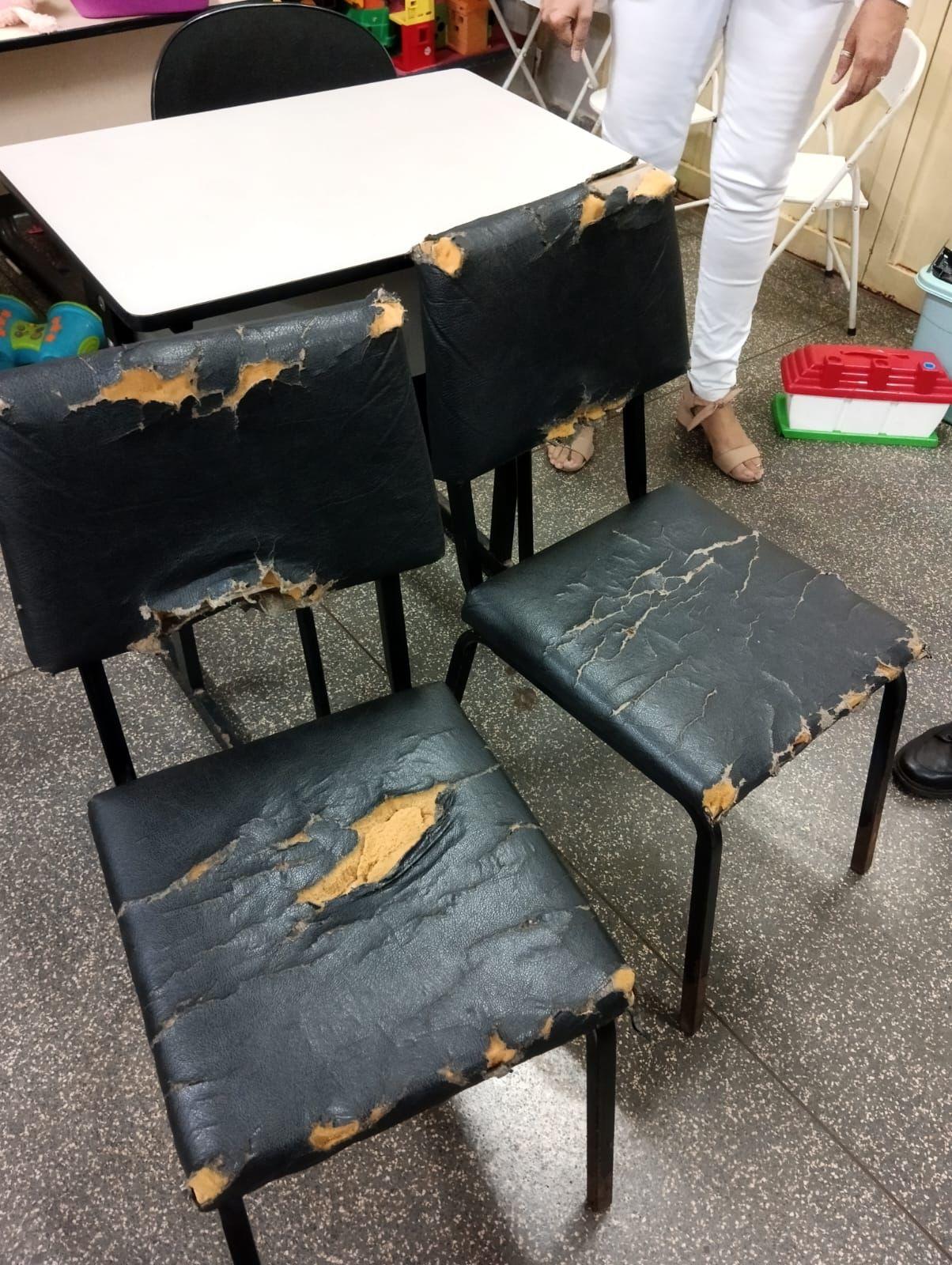 Depois de fiscalização do vereador Clodoilson Pires e comissão móveis de conselhos tutelares vão para reforma. Depois de fiscalização do vereador Clodoilson Pires e comissão móveis de conselhos tutelares vão para reforma.