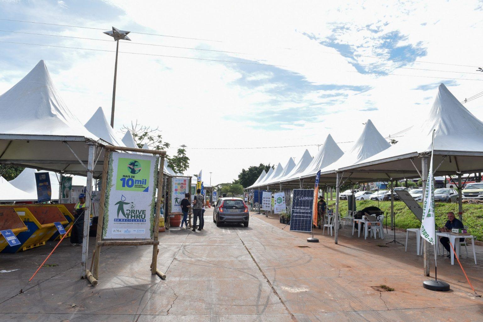 8º DRIVE-THRU DA RECICLAGEM SUPERA EXPECTATIVAS DE MATERIAL COLETADO. 8º DRIVE-THRU DA RECICLAGEM SUPERA EXPECTATIVAS DE MATERIAL COLETADO.