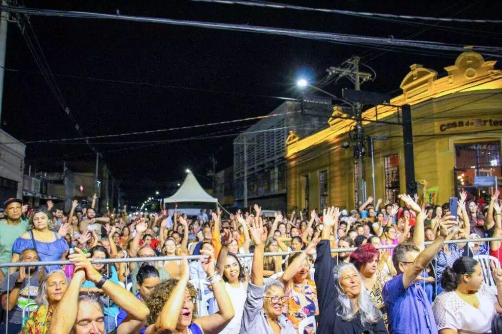 Casa do Artesão foi inaugurada na sexta-feira passada dia 17 e atraiu o publico  para  ver prédio centenário 