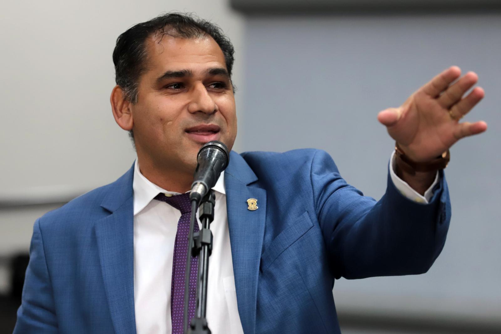 Betinho vai enviar ao Procon denúncias de irregularidades na venda de combustíveis em Campo Grande.