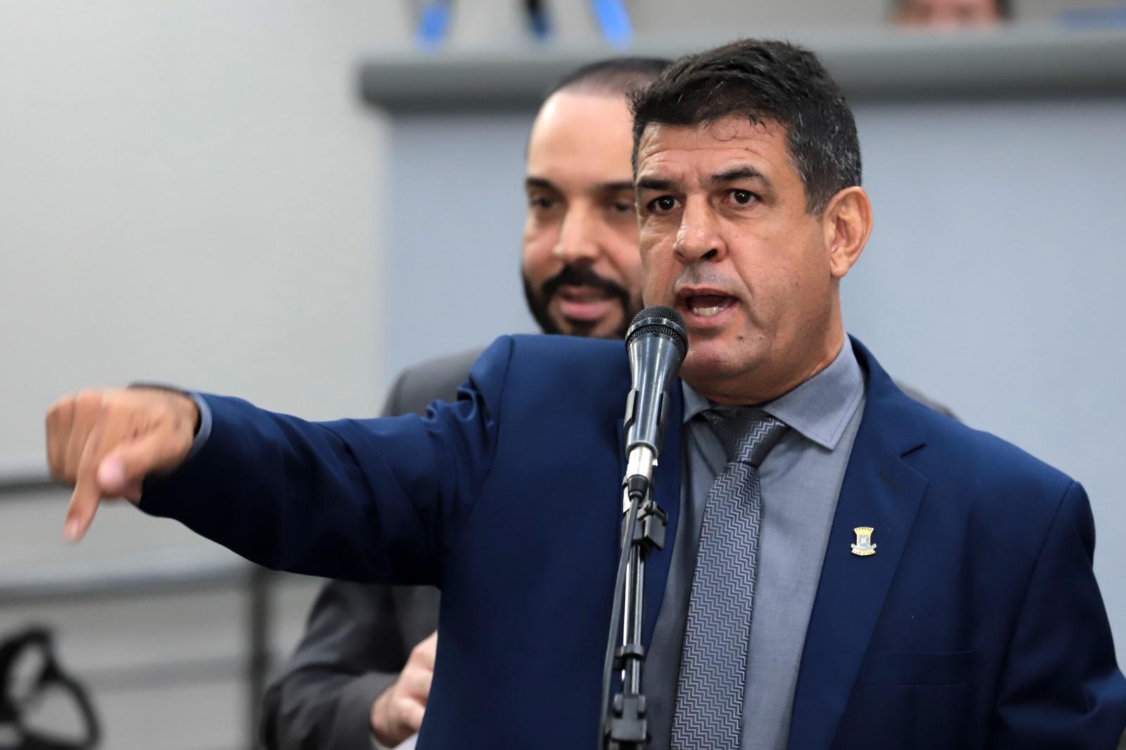 Beto Avelar anuncia criação de associação para auxiliar famílias que sofrem com erros médicos.