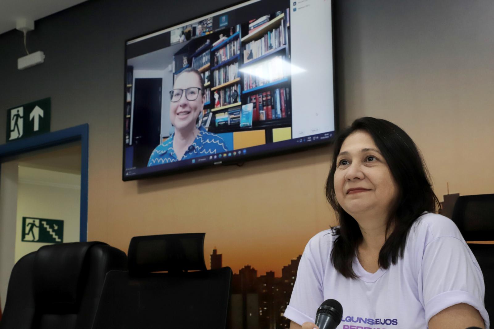 Câmara segue programação do Mês da Mulher com entrega de camisetas e roda de conversa.