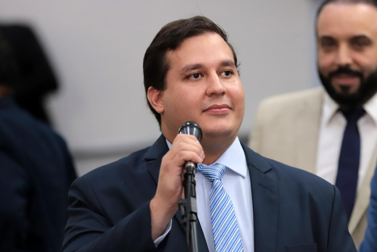 Limpeza, sinalização e instalação de cobertura e assento em ponto de ônibus estão entre os pedidos de William Maksoud para os bairros.