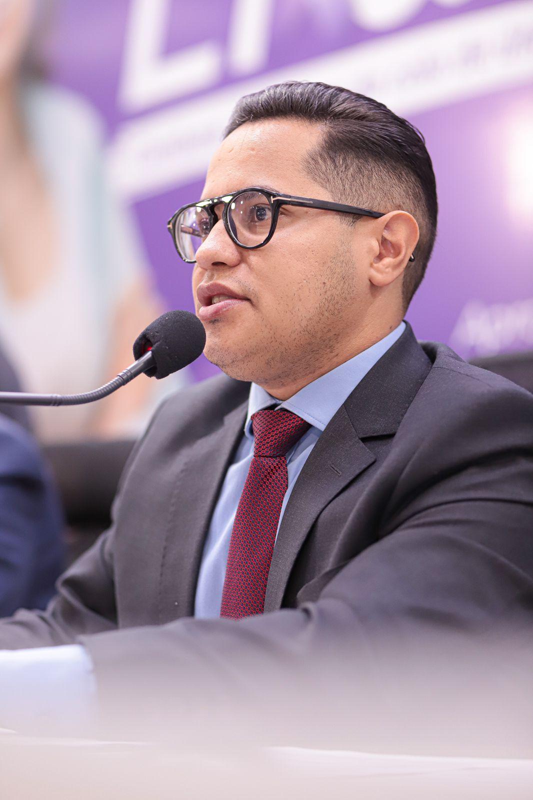 Papy pede à Prefeitura de Campo Grande mais tapa-buraco e limpeza de terrenos.